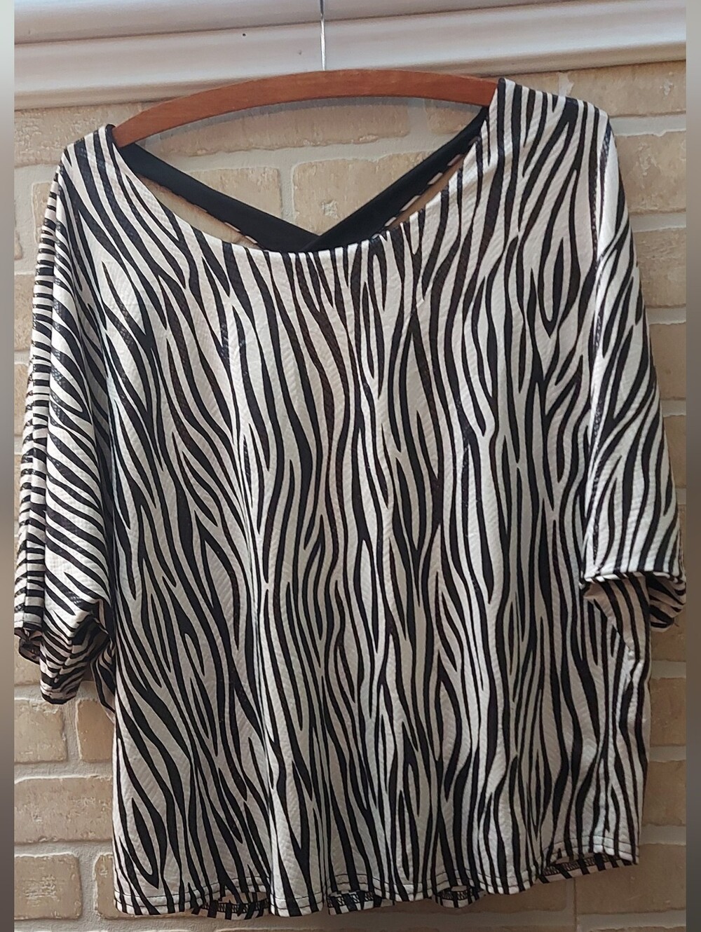 Axange Paris Zebra Print Cutout Keyhole Back Top TU - Picture 6 of 14